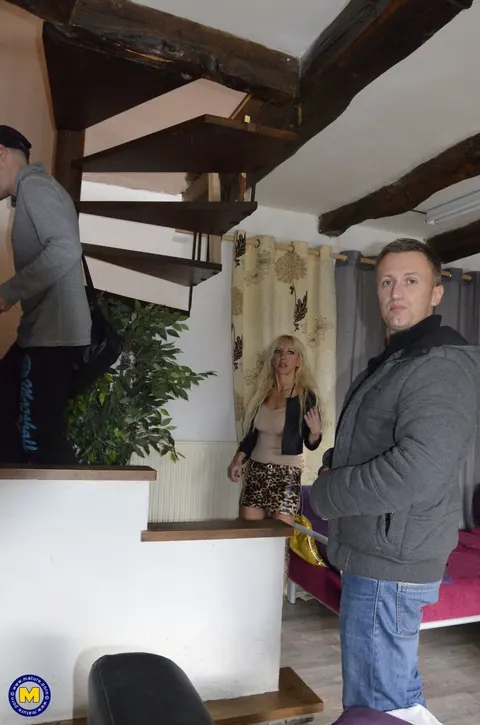 Therese Dune: Blonde European MILF Kneels for Double Penetration Threesome – photo 3 of 21