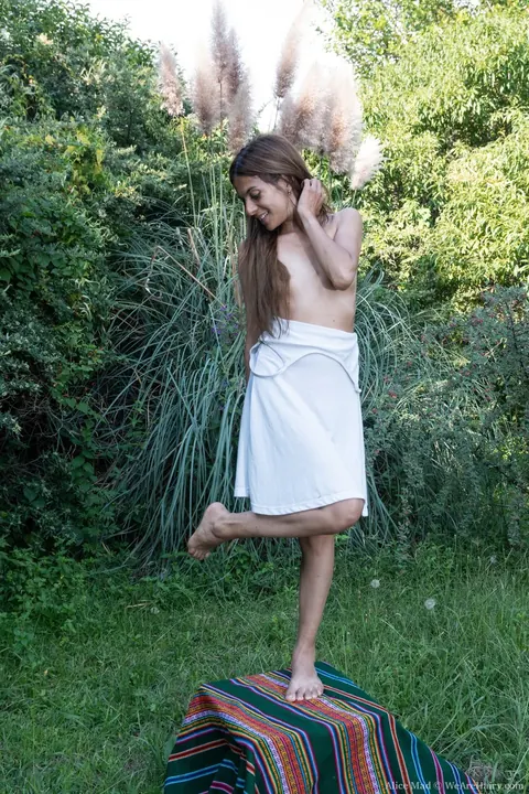 Alice Mad: Redhead Strips Outdoors and Shows Her Hairy Pussy – photo 6 of 21