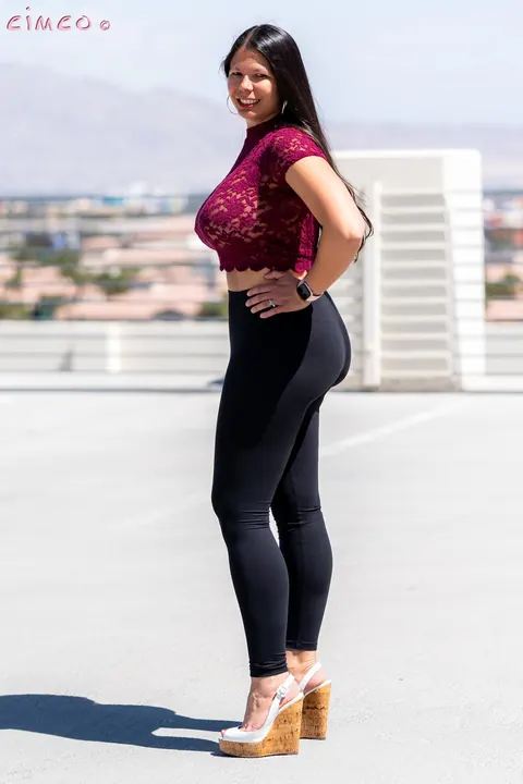 Curvy MILF in Yoga Pants and Heels Poses Outdoors – photo 7 of 11