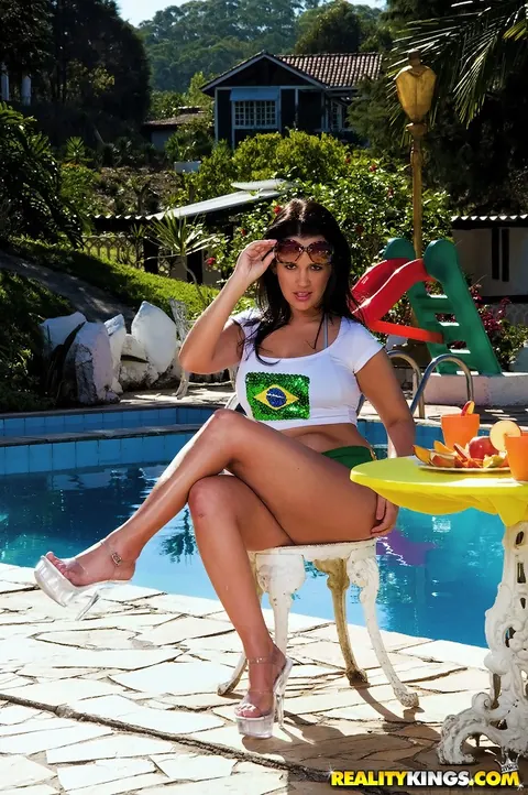 Randi Lane: Thick Brazilian MILF Spreads in Her Bikini by the Pool – photo 2 of 16