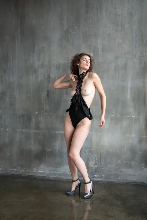 Woman Poses Nude in High Heels – photo 14 of 21