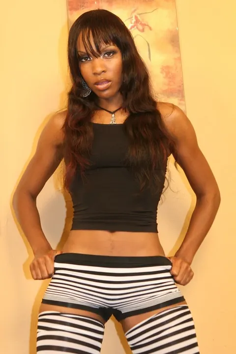 Envy Kenya: Curvy Ebony MILF with Big Ass Takes Hardcore Fucking – photo 1 of 21