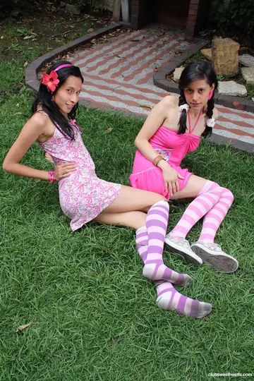 Slim and Thick Lesbians Lick and Finger in Stockings
