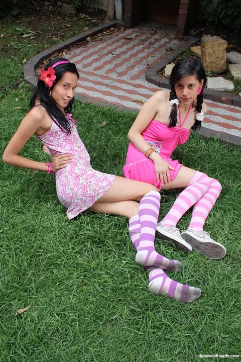 Slim and Thick Lesbians Lick and Finger in Stockings – photo 1 of 21