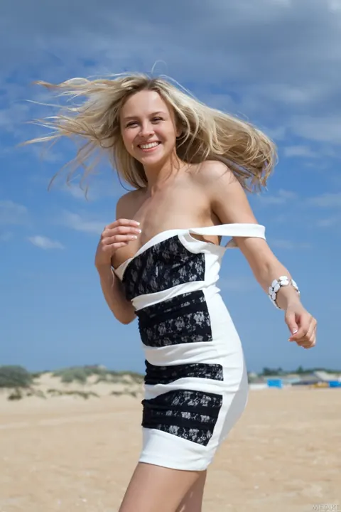 Luciana A: Blonde Shows Her Natural Tits on the Beach – photo 16 of 21