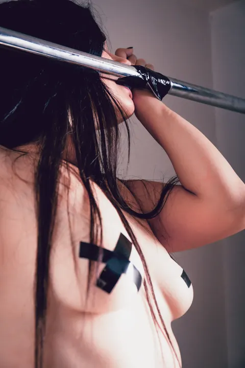 Eva Kahil: Brunette Breaks Free from Restraints for Lesbian Sex – photo 5 of 17