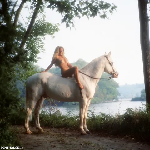 Natalie Smith: British Blonde with Big Tits Poses Nude Outdoors Near Horse – photo 8 of 12