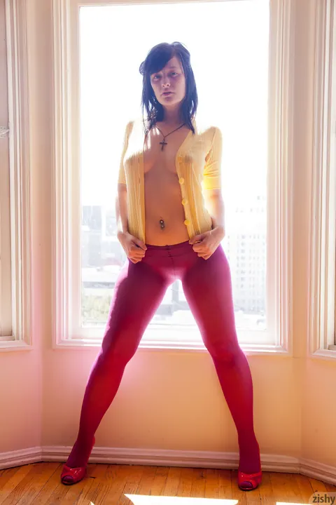 Hannah Kinney: Thick Brunette Flaunts Her Big Ass in Sheer Pantyhose and Panties – photo 5 of 11
