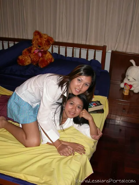 Asian Brunettes Kiss and Finger in Skirts on the Bed – photo 1 of 16