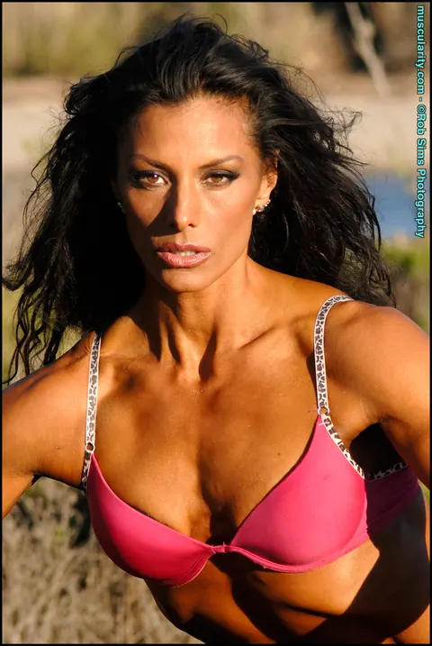 Deidre Pagnanelli: Curvy MILF Bodybuilder Strips Out of Her Bikini Outdoors – photo 14 of 15