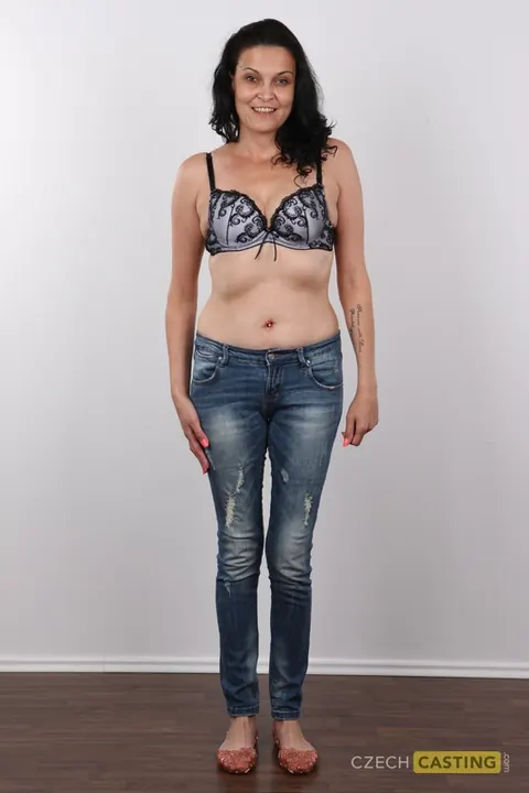 Mature Czech Brunette Strips Out of Her Jeans for First Nude Session – photo 4 of 20