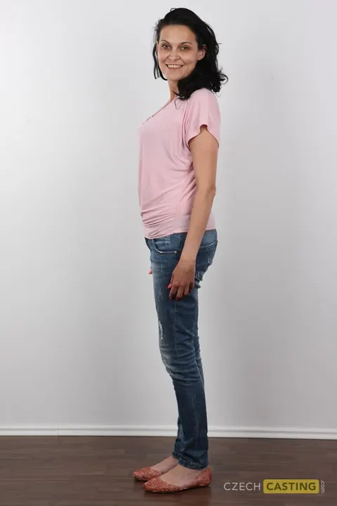 Mature Czech Brunette Strips Out of Her Jeans for First Nude Session – photo 3 of 20