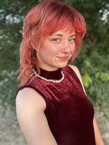 Skinny Redhead Flashes Her Big Ass in Shorts Selfie