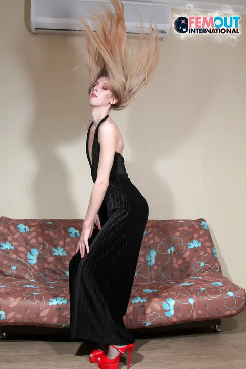 Slim Blonde Trans Woman Poses on High Heels – photo 5 of 16