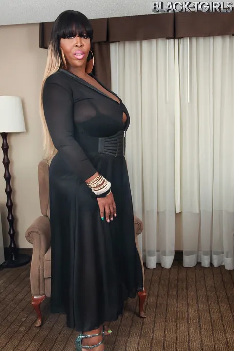 Curvy Trans Woman Strips and Poses Nude – photo 1 of 16