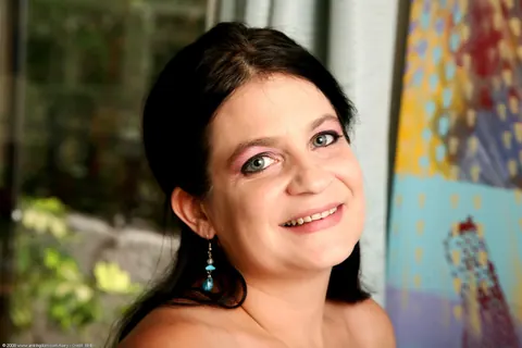 Curvy Mature Woman Spreads Her Hairy Pussy – photo 2 of 21