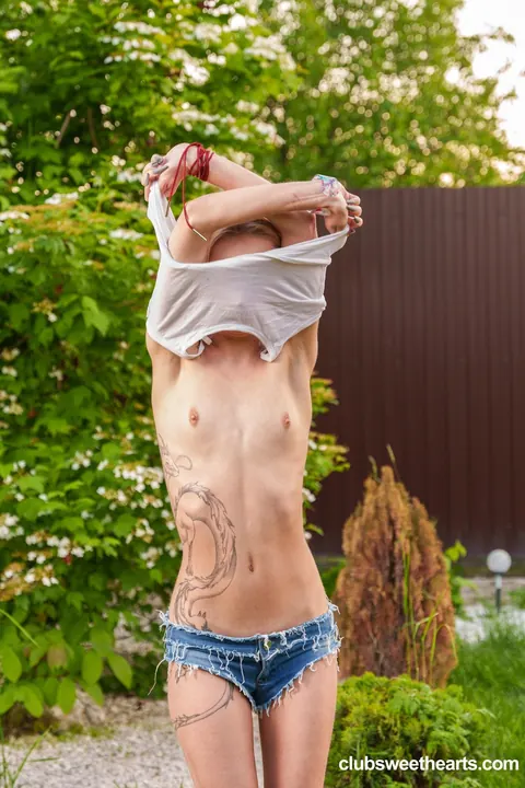Tea Mint: Slim European Blonde Strips Out of Her Shorts Outdoors – photo 5 of 20