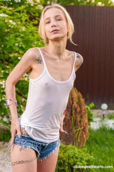 Tea Mint: Slim European Blonde Strips Out of Her Shorts Outdoors – photo 4 of 20