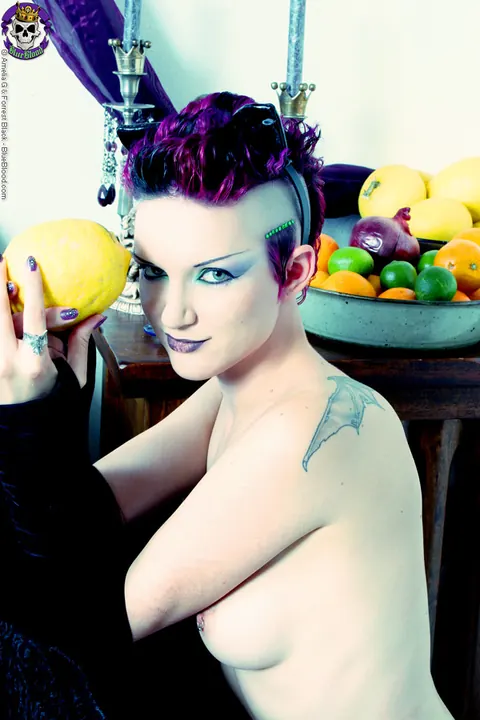Scar 13: Short-Haired Brunette Shows Her Tattoo While Posing Nude – photo 15 of 15
