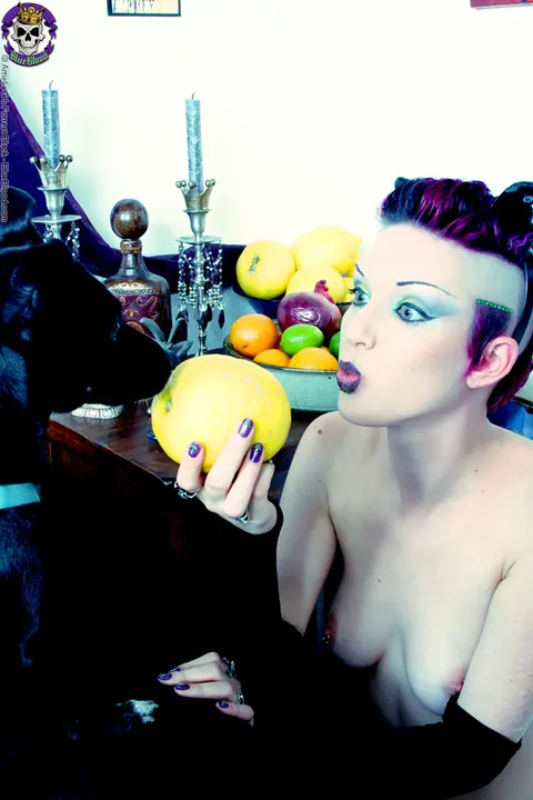 Scar 13: Short-Haired Brunette Shows Her Tattoo While Posing Nude – photo 7 of 15