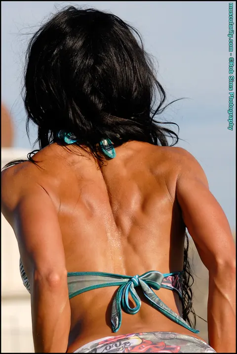 Brunette PAWG Poses in a Bikini and Heels on the Beach – photo 14 of 15