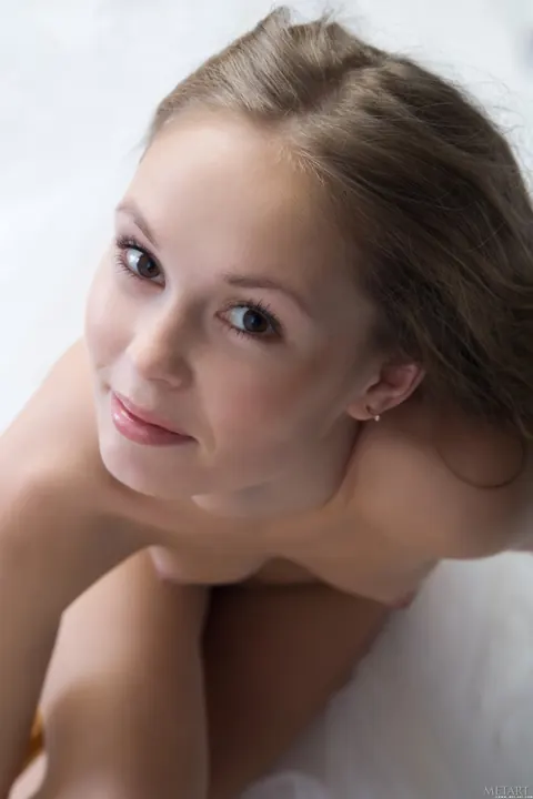 Woman with a Hairy Pussy Spreads Wide – photo 19 of 20