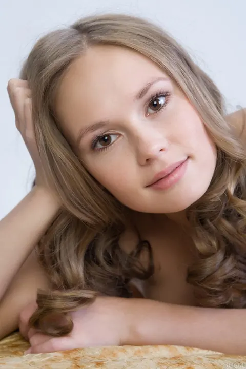 Woman with a Hairy Pussy Spreads Wide – photo 8 of 20