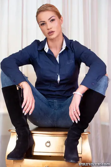 Cherry Kiss – Thick Blonde in Jeans Sucks Cock and Rides Cowgirl