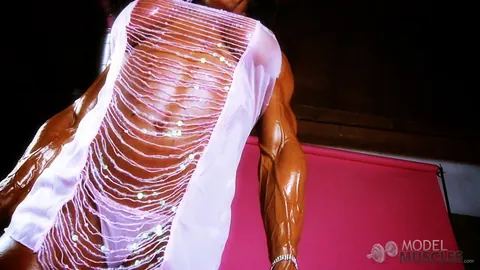 Marina Lopez: Petite Latina Bodybuilder Oils Her Big Tits While Lifting – photo 17 of 21