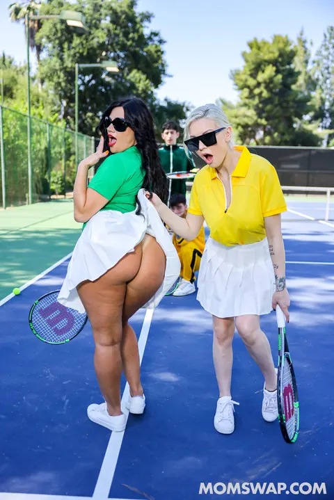 Kenzie Taylor: Busty Curvy Blonde and Brunette Share Group Sex Outdoors – photo 5 of 21