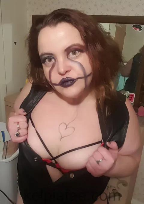 Curvy Brunette MILF Shows Off Her Big Tits – photo 7 of 15