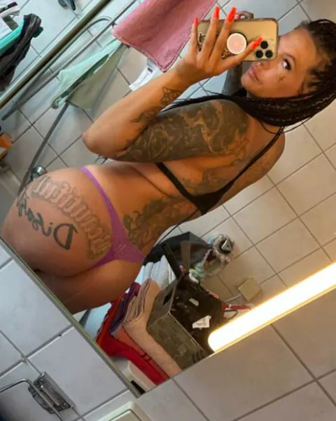 Tattooed Woman Poses Nude and Flaunts Her Fine Ass – photo 2 of 14