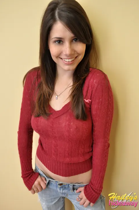Hailey Leigh: Brunette with Big Natural Tits Strips Out of Her Jeans and Top – photo 3 of 12