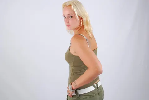 Tattooed Blonde Woman Undresses and Spreads Her Legs – photo 5 of 16