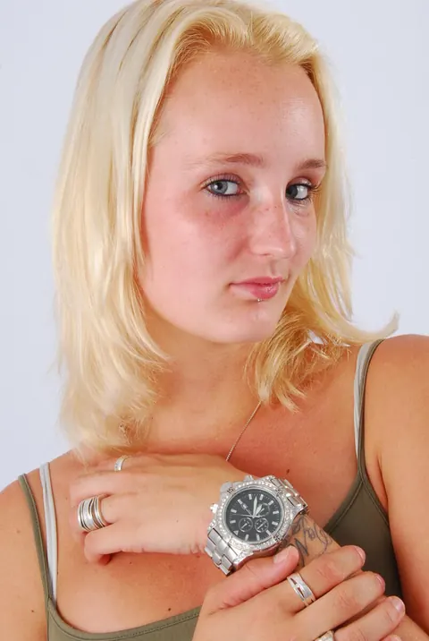 Tattooed Blonde Woman Undresses and Spreads Her Legs – photo 2 of 16