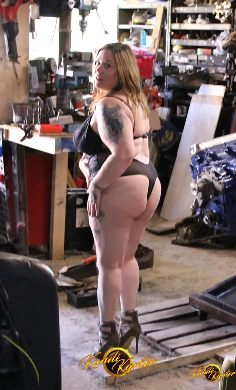 Kandi Karter: Mature British BBW Poses in Lingerie and Heels – photo 14 of 15