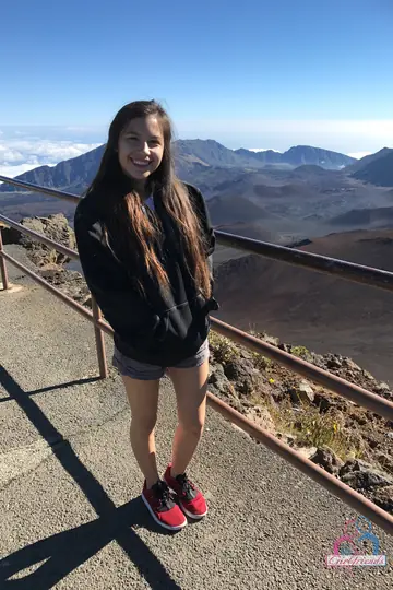 Zaya Cassidy – Petite Asian Brunette Poses Outdoors in Shorts While Pregnant