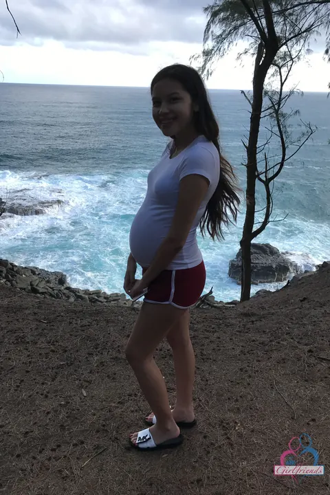 Zaya Cassidy: Petite Asian Brunette Poses Outdoors in Shorts While Pregnant – photo 16 of 20