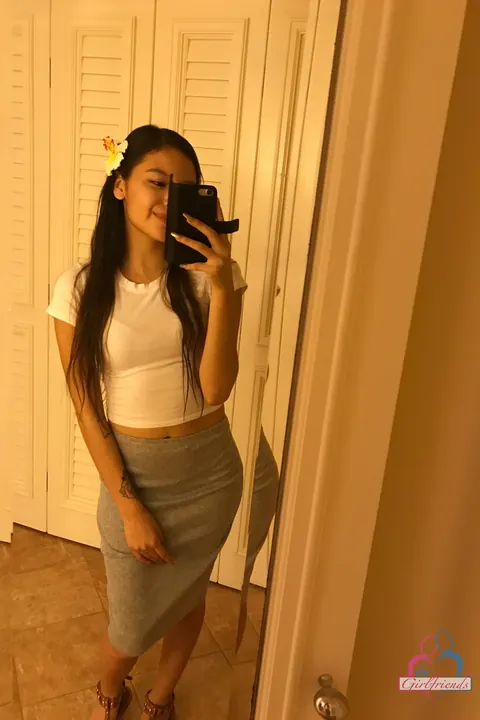 Zaya Cassidy: Petite Asian Brunette Poses Outdoors in Shorts While Pregnant – photo 7 of 20
