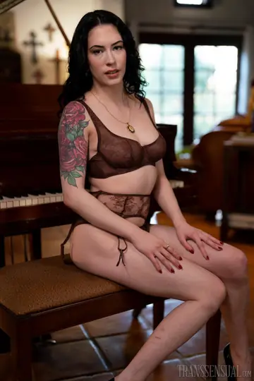 Trans Woman Has Lesbian Sex with Her Female Partner