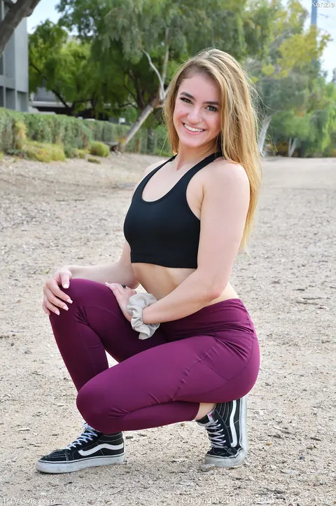 Kenzie Madison: Amateur Brunette Slides Down Her Yoga Pants and Spreads Outdoors – photo 3 of 15