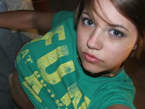 Tanned Amateur Flaunts Her Big Tits in a Selfie – photo 10 of 20