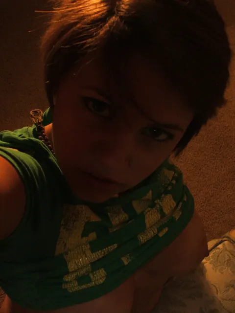 Tanned Amateur Flaunts Her Big Tits in a Selfie – photo 8 of 20