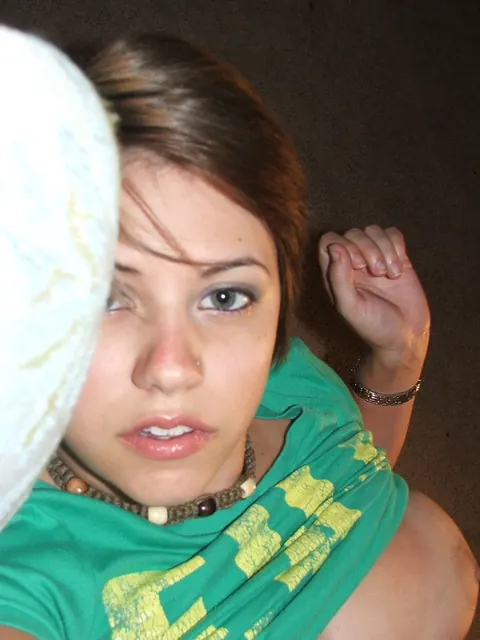 Tanned Amateur Flaunts Her Big Tits in a Selfie – photo 17 of 20