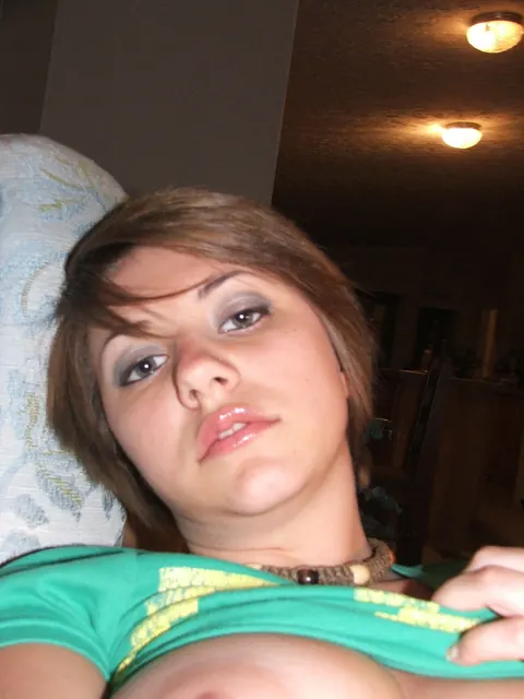 Tanned Amateur Flaunts Her Big Tits in a Selfie – photo 16 of 20