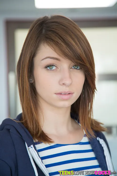 Naveen Ora: Tall Redhead Strips and Spreads Her Asshole – photo 1 of 16