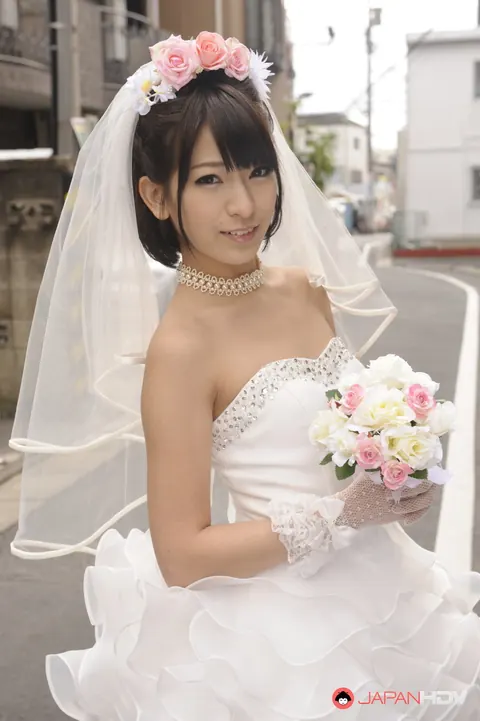 Ruri Narumiya: Asian Bride in a Skirt Poses Outdoors on Her Wedding Day – photo 13 of 15