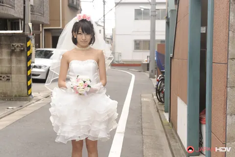 Ruri Narumiya: Asian Bride in a Skirt Poses Outdoors on Her Wedding Day – photo 2 of 15