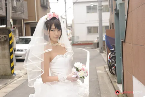Ruri Narumiya: Asian Bride in a Skirt Poses Outdoors on Her Wedding Day – photo 5 of 15