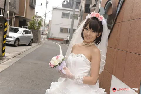 Ruri Narumiya: Asian Bride in a Skirt Poses Outdoors on Her Wedding Day – photo 4 of 15